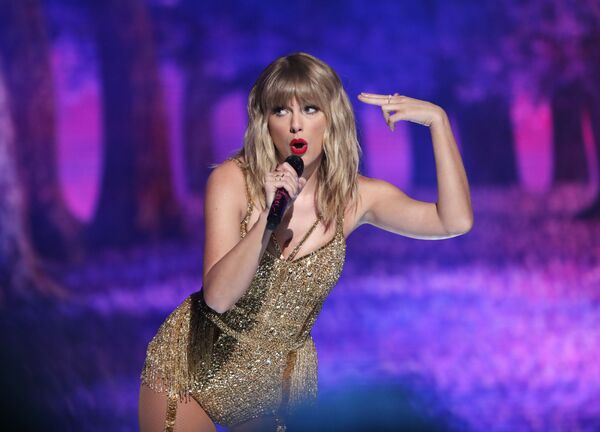 Cantora norte-americana Taylor Swift na cerimônia dos American Music Awards, em Los Angeles - Sputnik Brasil