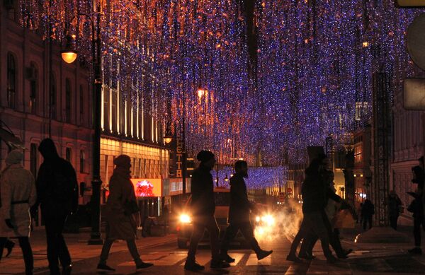 Decorações do Natal na rua Bolshaya Dmitrovka, em Moscou, Rússia - Sputnik Brasil