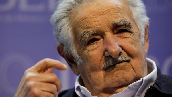 Ex-presidente do Uruguai e atual senador, José Mujica, durante conferência na Universidade Iberoamericana (UIA), na Cidade do México, em 2 de dezembro de 2019 - Sputnik Brasil
