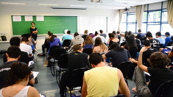 Estudantes fazem prova da primeira fase da Fuvest 2018, São Paulo (imagem de arquivo) - Sputnik Brasil
