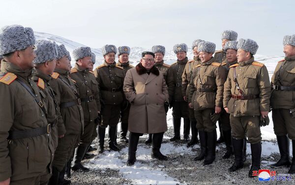 Líder norte-coreano Kim Jong-un no monte Paektu, Ryanggang, Coreia do Norte - Sputnik Brasil