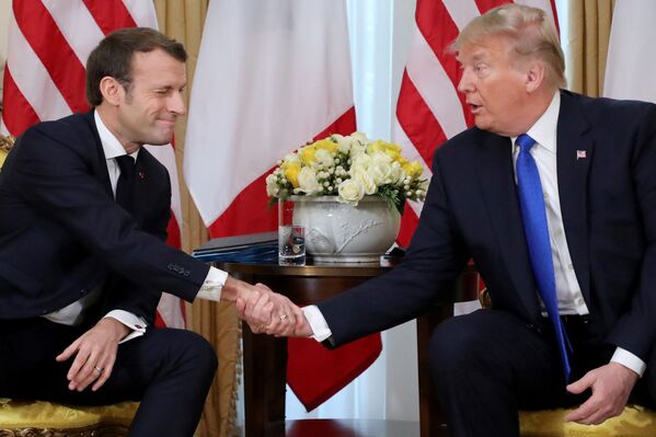 Presidentes Emanuel Macron e Donald Trump durante encontro em Londres - Sputnik Brasil