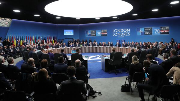 Sessão plenária da cúpula da OTAN no Reino Unido - Sputnik Brasil