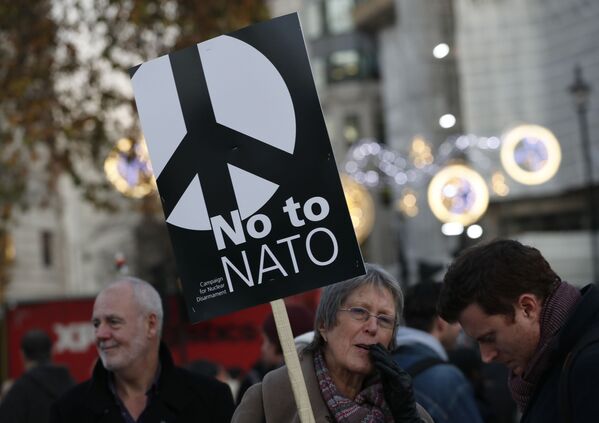 Protestos contra a cúpula da OTAN em Londres - Sputnik Brasil