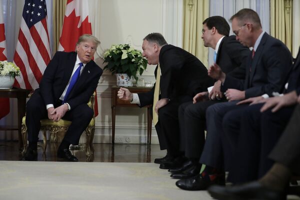 Presidente dos Estados Unidos, Donald Trump, durante encontro com primeiro-ministro do Canadá, Justin Trudeau - Sputnik Brasil