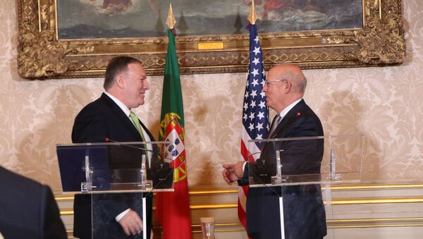 O secretário de Estado dos EUA, Mike Pompeo, e o ministro dos Negócios Estrangeiros de Portugal, Augusto Santos Silva, durante encontro em Lisboa - Sputnik Brasil