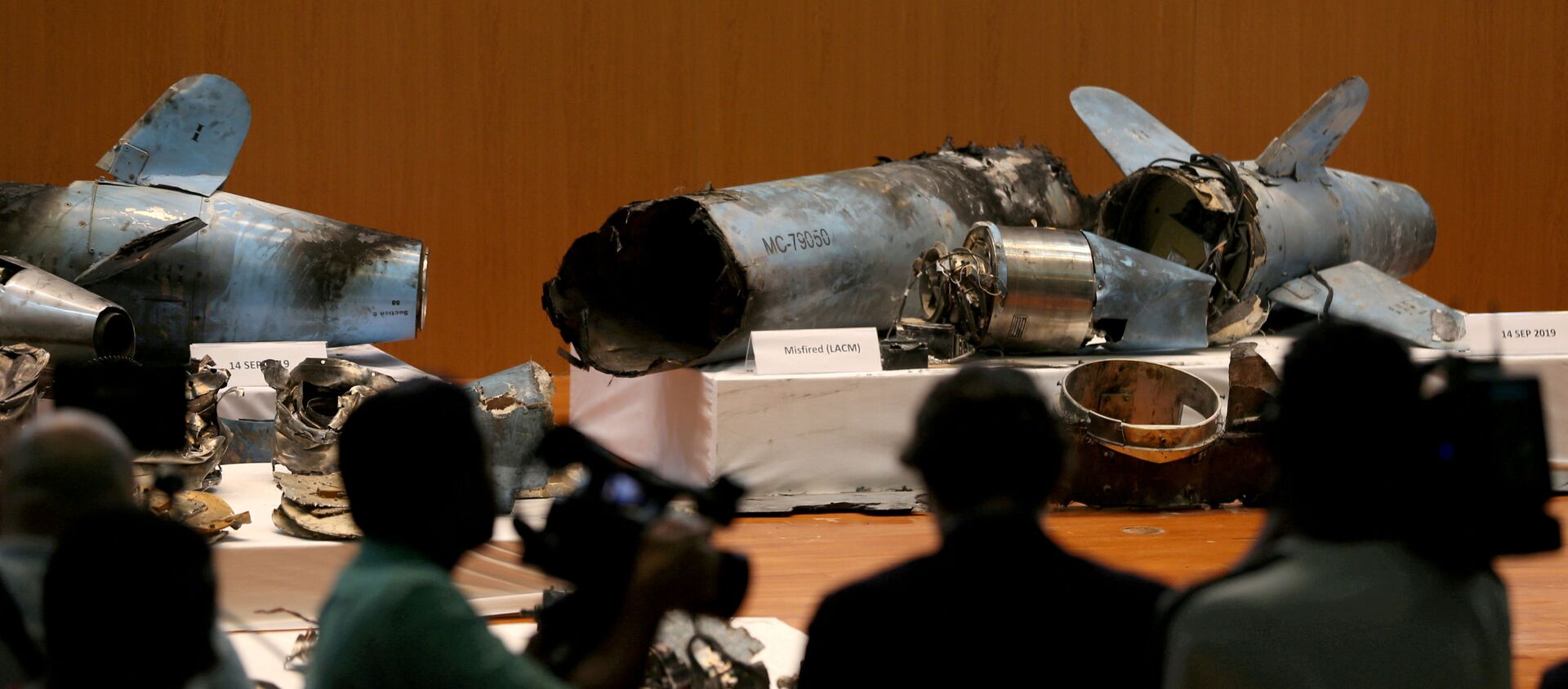 Destroços dos armamentos utilizados nos ataques à Saudi Aramco, de acordo com o governo saudita, em exposição em Riad - Sputnik Brasil, 1920, 11.12.2019