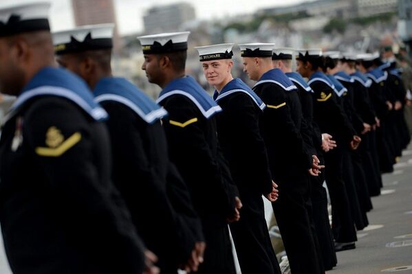 Marinheiros a bordo do navio britânico HMS Bulwark.

O Reino Unido figura como a quarta maior potencia naval, segundo revista militar National Interest - Sputnik Brasil