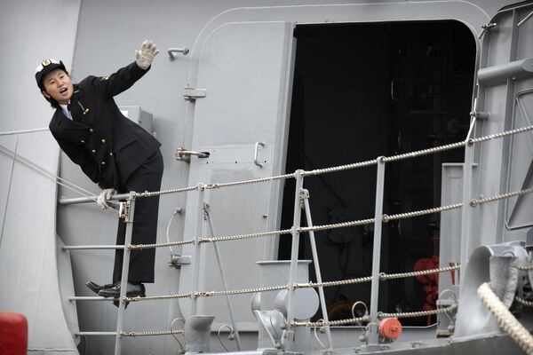 Marinheira japonnesa no convés do destróier Suzutsuki no porto de Qingdao, na China.

O Japão se destaca como a quinta maior potencia naval, segundo revista militar National Interest - Sputnik Brasil