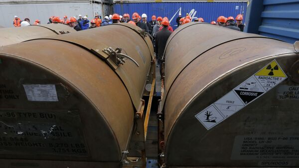 Urânio retirado de armas nucleares russas segue para os EUA para ser utilizado como fonte de energia elétrica, em parceria chamada Megatons para Megawatts, em 2013 (foto de arquivo) - Sputnik Brasil