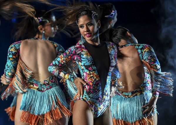 Dançarinas argentinas durante apresentação na competição mundial de danças latinas na cidade colombiana de Medellín - Sputnik Brasil
