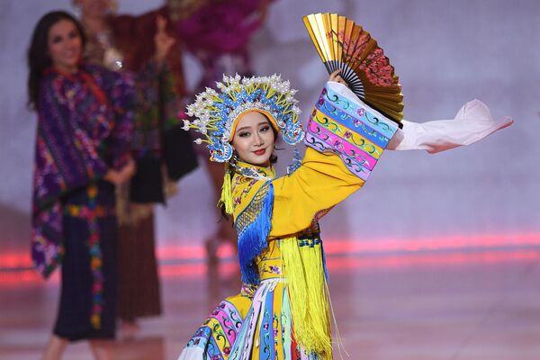 Li Peishan, representante da China, se apresenta no Miss Mundo 2019 - Sputnik Brasil