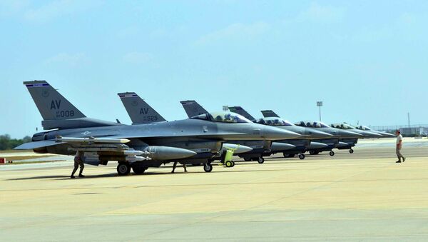 Caças F-16 da Força Aérea dos EUA na base aérea de Incirlik, Turquia (foto de arquivo) - Sputnik Brasil