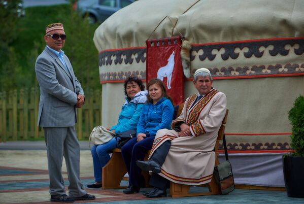 Moradores da República de Bashkortostan no parque étnico Vatan. - Sputnik Brasil