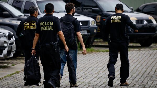 Policiais federais durante operação (foto de arquivo) - Sputnik Brasil
