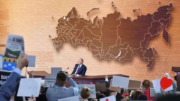 Presidente da Rússia, Vladimir Putin, na 15ª coletiva de imprensa anual no Centro de Comércio Internacional de Moscou, 19 de dezembro de 2019 - Sputnik Brasil