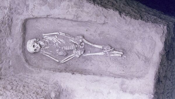 Esqueleto de adulto de 3300 a 2900 a.C. com sinais de displasia encontrado na China - Sputnik Brasil