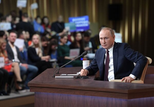 Presidente russo, Vladimir Putin, durante a grande coletiva de imprensa em Moscou
 - Sputnik Brasil