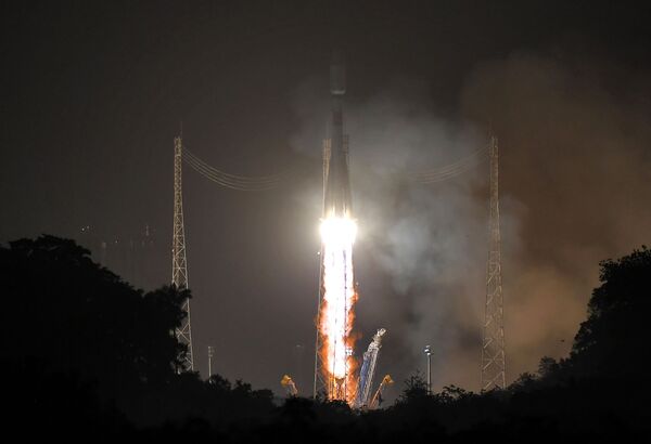 Lançamento do foguete Soyuz-ST do centro de lançamentos espaciais de Kourou, localizado na Guiana Francesa
 - Sputnik Brasil