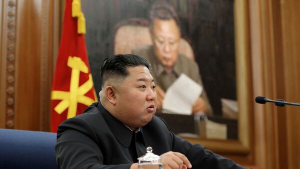 Líder da Coreia do Norte, Kim Jong-un, fala durante reunião do partido comunista da Coreia do Norte, em foto publicada pela agência de notícias KCNA, em 22 de dezembro de 2019 - Sputnik Brasil