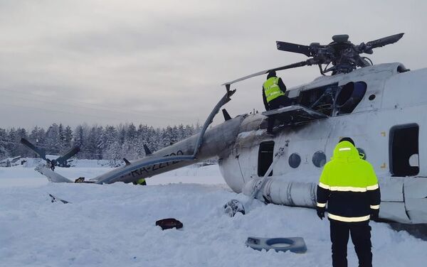 Helicóptero Mi-8 que fez pouso forçado na região de Krasnoyarsk, na Rússia, 25 de dezembro de 2019 - Sputnik Brasil