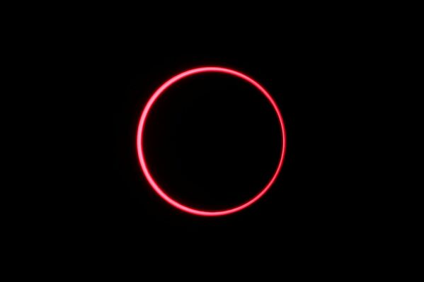 Eclipse solar observado a partir de Siak, na província indonésia de Riau - Sputnik Brasil
