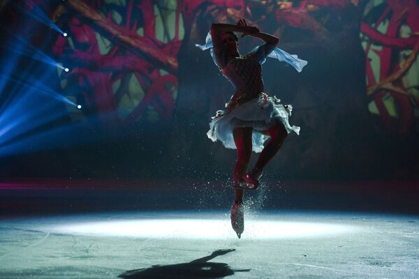 Patinadora russa Alina Zagitova atuando no show de patinação no gelo Bela Adormecida – A Lenda dos Dois Reinos em Moscou, Rússia - Sputnik Brasil
