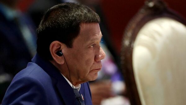 O presidente das Filipinas, Rodrigo Duterte, participa da sessão plenária da uma cúpula regional em Bangkok, Tailândia, em 2 de novembro de 2019 (foto de arquivo) - Sputnik Brasil