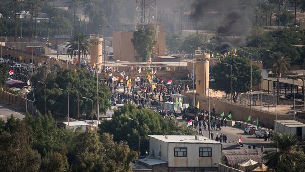 Segundo dia dos protestos perto da embaixada dos EUA em Bagdá, Iraque - Sputnik Brasil