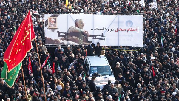 Iranianos no cortejo fúnebre do major-general Qassem Soleimani, chefe da Força Quds, e do membro sênior das Forças de Mobilização Popular Shia do Iraque, Abu Mahdi al-Muhandis - Sputnik Brasil