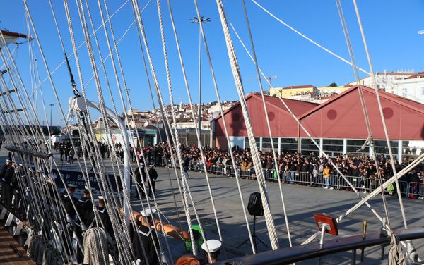 Navio-escola Sagres, da Marinha portuguesa, partiu de Lisboa para repetir feito histórico - Sputnik Brasil