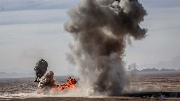 Explosão durante exercícios militares iranianos (foto de arquivo) - Sputnik Brasil