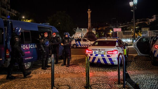 Policiais em Lisboa - Sputnik Brasil