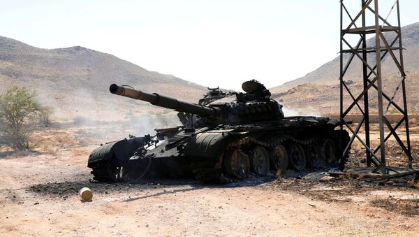 Tanque destruído em Gharyan, ao sul de Tripoli, na Líbia, em julho de 2019 - Sputnik Brasil
