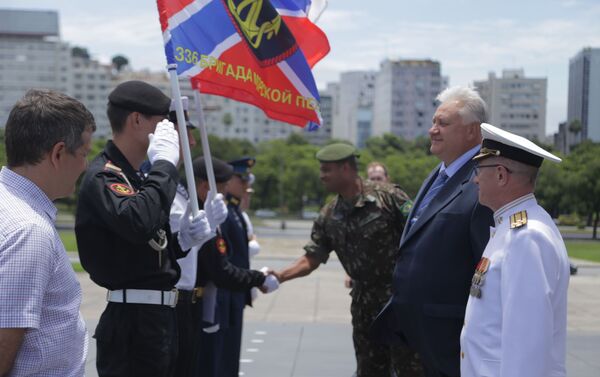 Cônsul da Rússia no Rio de Janeiro e membros da expedição do navio Admiral Vladimirsky são recebidos por representantes do Exército do Brasil  - Sputnik Brasil