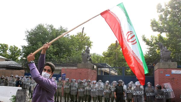 Protestos na frente da embaixada do Reino Unido em Teerã (foto de arquivo) - Sputnik Brasil