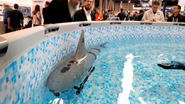 Tubarão robótico Robo-Shark, para exploração subaquática, é exibido durante Exposição de Eletrônicos de Consumo (CES) 2020 em Las Vegas, nos EUA - Sputnik Brasil