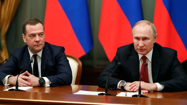 Encontro oficial entre o presidente da Rússia, Vladimir Putin, e o primeiro-ministro, Dmitry Medvedev, 15 de janeiro de 2020  - Sputnik Brasil