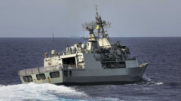 Fragata australiana HMAS Toowoomba em busca do voo MH370 no oceano Índico (foto de arquivo) - Sputnik Brasil