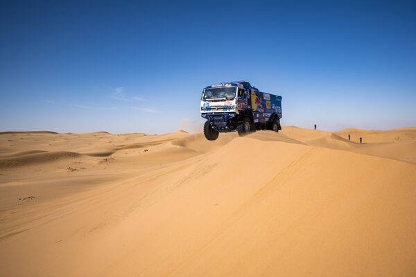 Participantes da corrida Rali Dakar 2020 na classe de caminhões na Arábia Saudita - Sputnik Brasil