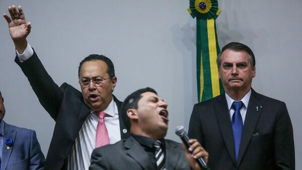  O presidente Jair Bolsonaro participa de culto ao lado do presidente da frente evangélica, Silas Câmara (Republicanos- AM), na Câmara dos Deputados, em Brasília (DF). - Sputnik Brasil