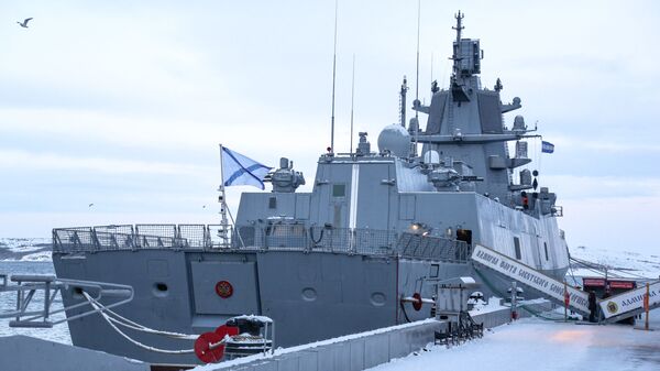 Fragata de patrulha da zona marítima afastada Admiral Kasatonov, do projeto 22350, atracada no porto de Severomorsk - Sputnik Brasil