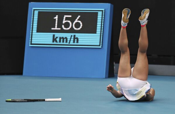 Tenista romena cai durante partida de torneio realizado na Austrália
 - Sputnik Brasil