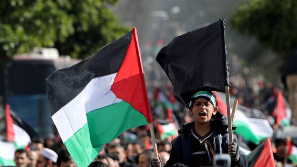 Palestinos participam de manifestação contra o plano a ser anunciado por Donald Trump, na Cidade de Gaza, nesta terça-feira (28) - Sputnik Brasil