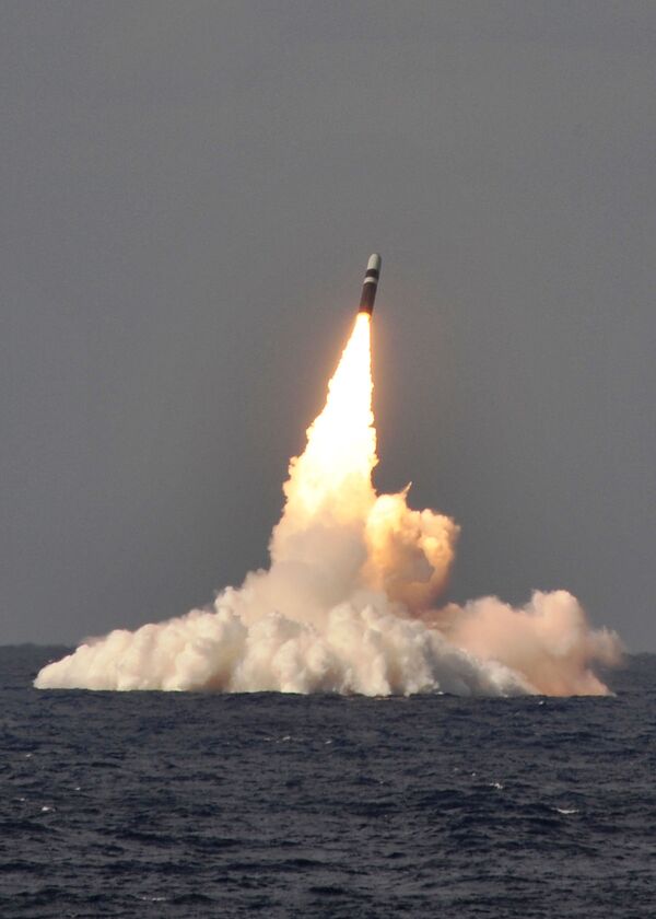 Lançamento do míssil norte-americano Trident II D-5 a partir do submarino USS West Virginia (em 2º lugar da lista da National Interest) - Sputnik Brasil