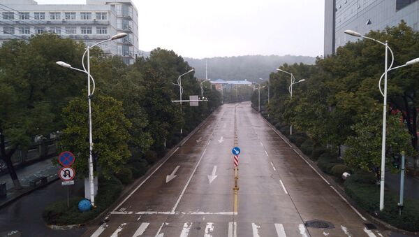 Rua deserta na cidade de Wuhan, China
 - Sputnik Brasil