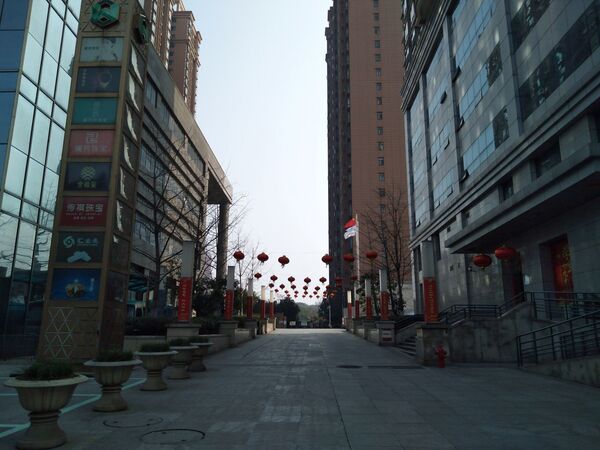 Rua sem gente na cidade de Wuhan, China
 - Sputnik Brasil