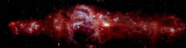 Imagem composta em infravermelho da Via Láctea, permitindo compreender quantas estrelas massivas estão se formando no centro de nossa galáxia - Sputnik Brasil