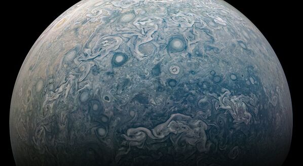 Imagem feita pela espaçonave Juno da NASA de uma área caótica e tempestuosa do hemisfério norte de Júpiter - Sputnik Brasil