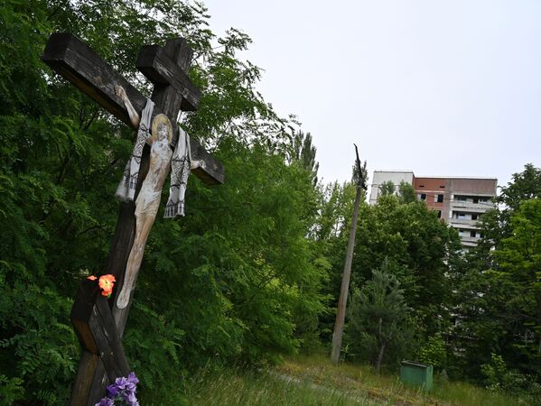 Cruz na cidade-fantasma de Pripyat, após acidente nuclear de Chernobyl - Sputnik Brasil
